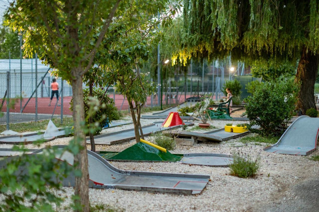 Balatontourist Fuered Camping & Bungalows بالاتونفوريد المظهر الخارجي الصورة