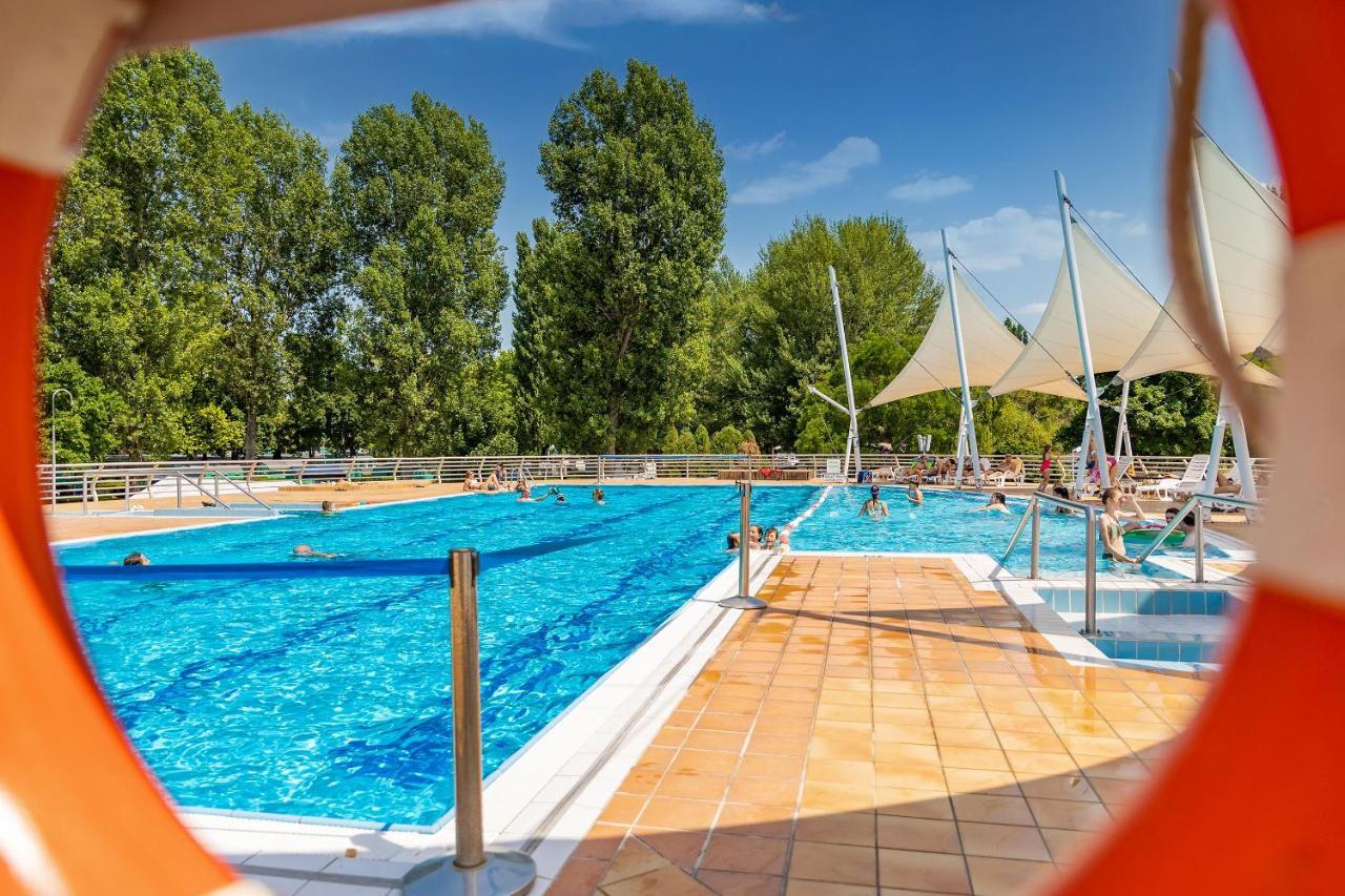 Balatontourist Fuered Camping & Bungalows بالاتونفوريد المظهر الخارجي الصورة