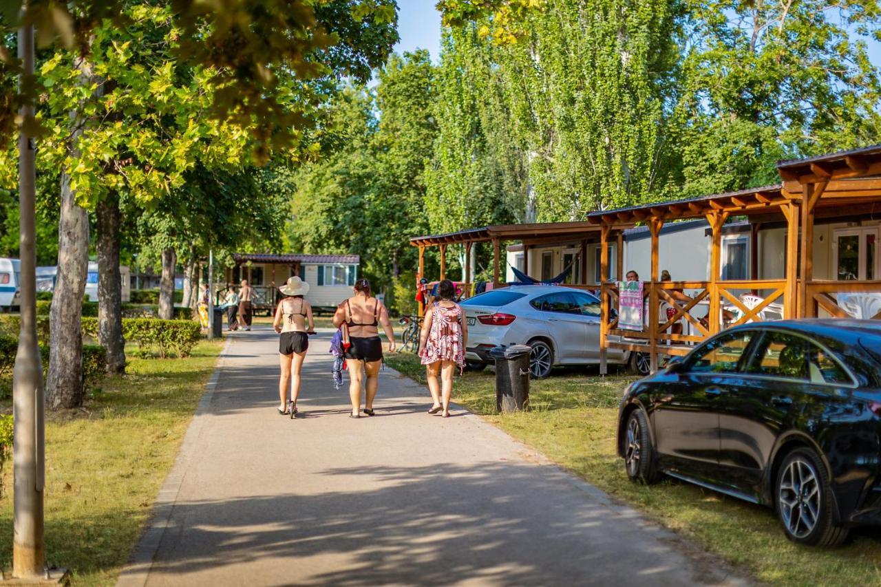 Balatontourist Fuered Camping & Bungalows بالاتونفوريد المظهر الخارجي الصورة