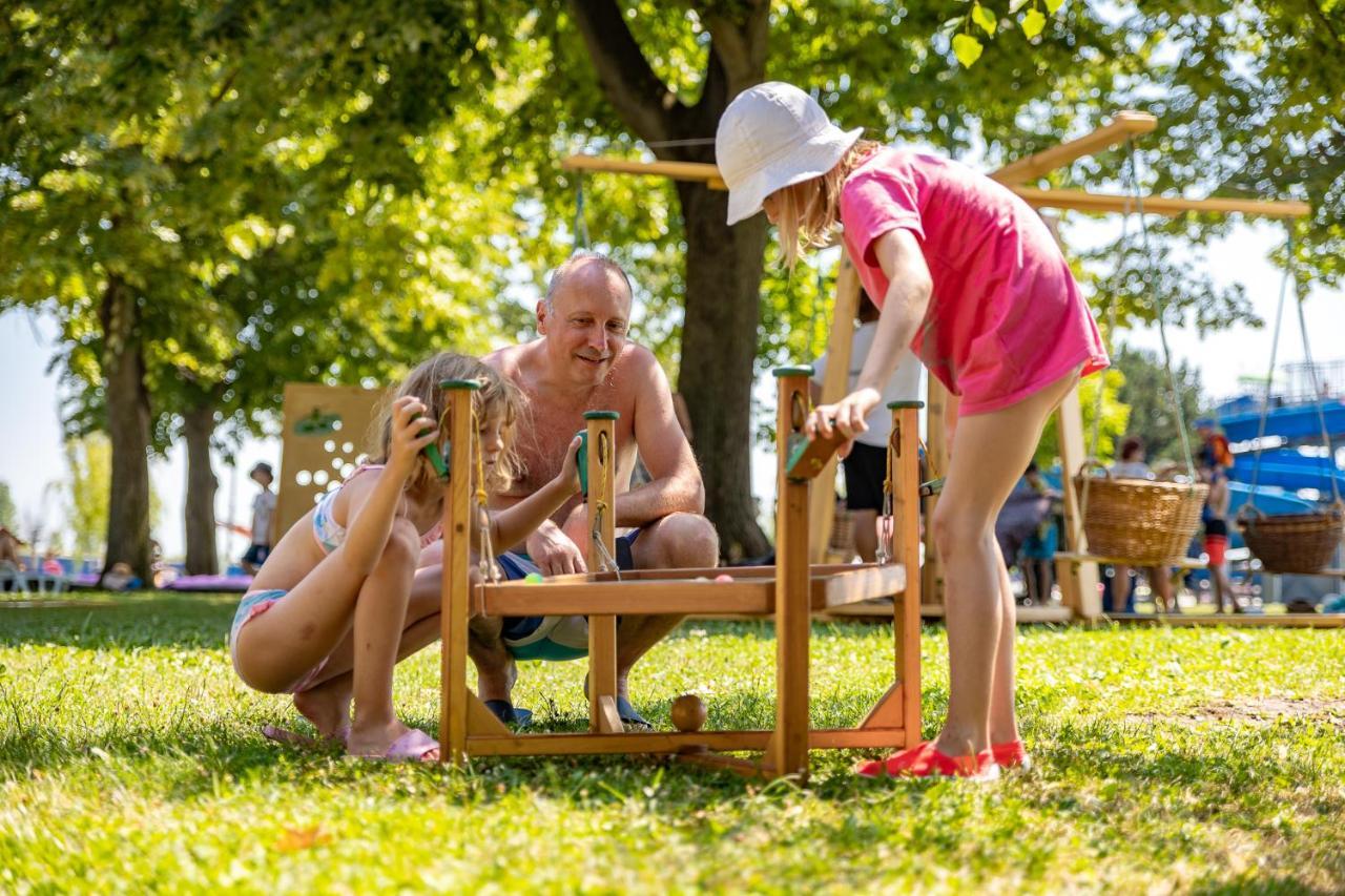 Balatontourist Fuered Camping & Bungalows بالاتونفوريد المظهر الخارجي الصورة