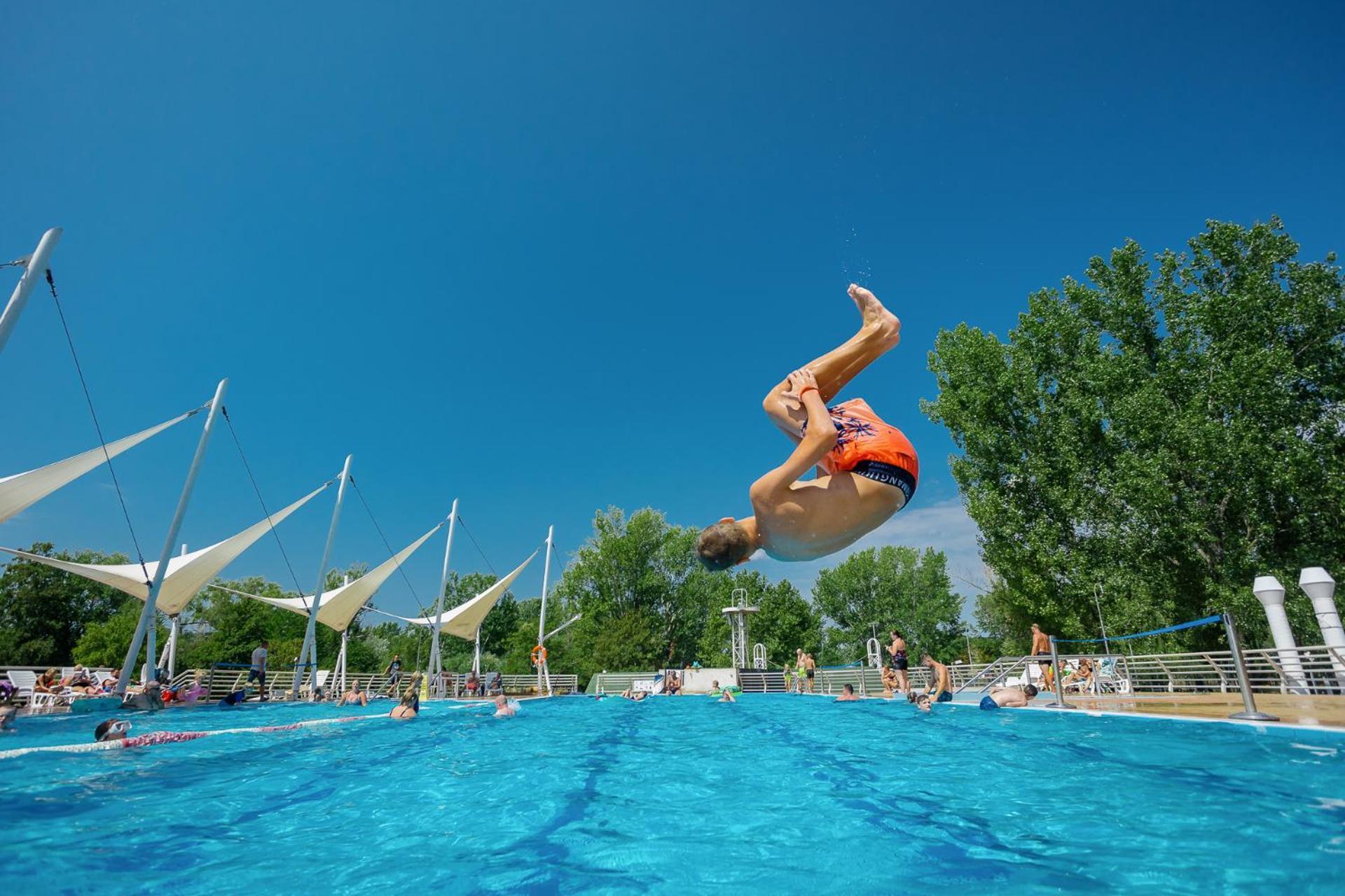 Balatontourist Fuered Camping & Bungalows بالاتونفوريد المظهر الخارجي الصورة